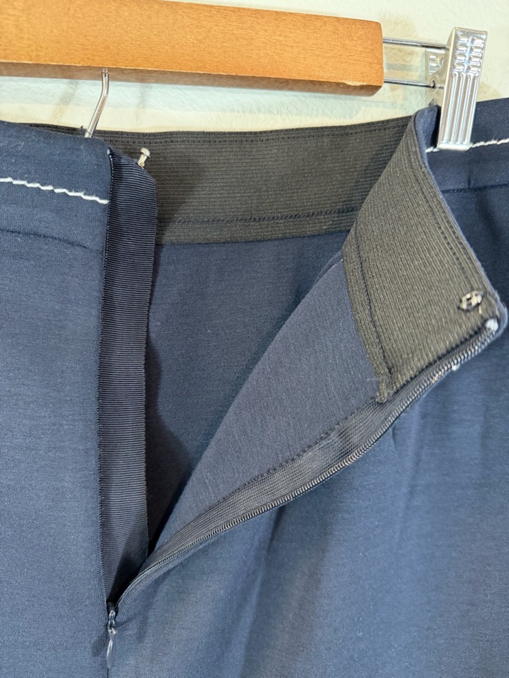 Ann Taylor Navy Pencil Skirt Size 8 Ponte Knit Contrast Stitch Office Preppy - Picture 7 of 10